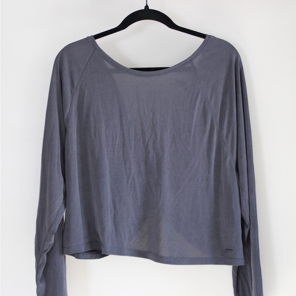 Victorias Secret NWT Gray Long Sleeve Women's Top with cute twist back